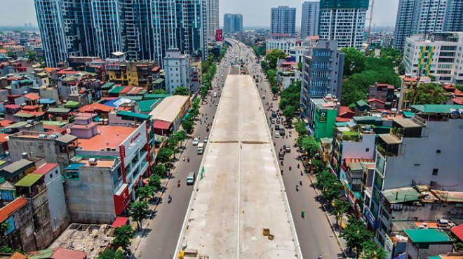 Tuyến đường Vành đai 2 trên cao của Hà Nội, đoạn từ Vĩnh Tuy đến Ngã Tư Sở, có tổng vốn khoảng 9.400 tỷ đồng, dự kiến hoàn thành trong năm 2020 do Vingroup làm chủ đầu tư. Ảnh: Lâm Tùng