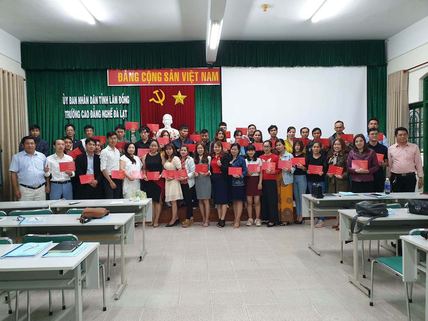 lop hoc moi gioi BDS tai Da Lat 0928070888 VCB Group đẩy mạnh mở các lớp học chứng chỉ môi giới BĐS tại Đà Lạt